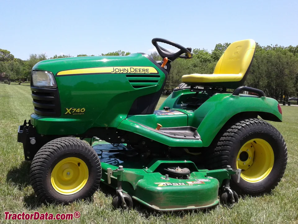 John Deere X740